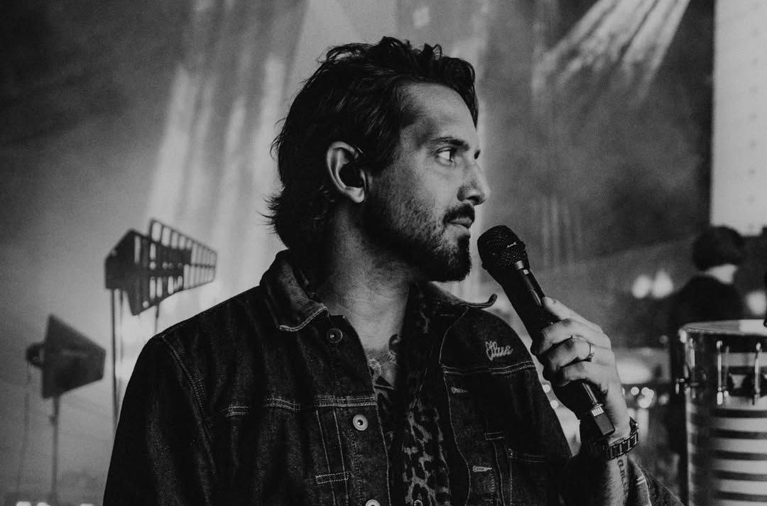 Felipe Pezzoni publicou um vídeo no Instagram em que anunciou a saída da Banda Eva