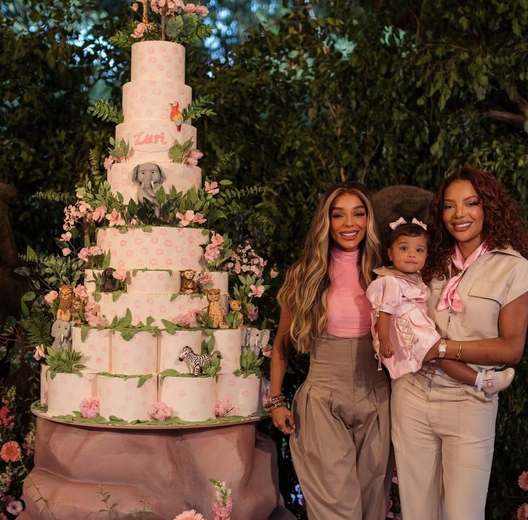 Ludmilla e Brunna Gonçalves juntas com a filha Zuri, de 1 ano de idade.