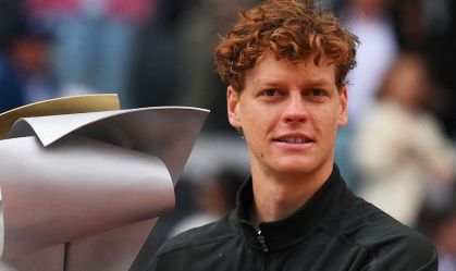 Jannik Sinner celebra a conquista do Madrid Open