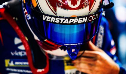 Verstappen abandona Nürburgring após falha mecânica