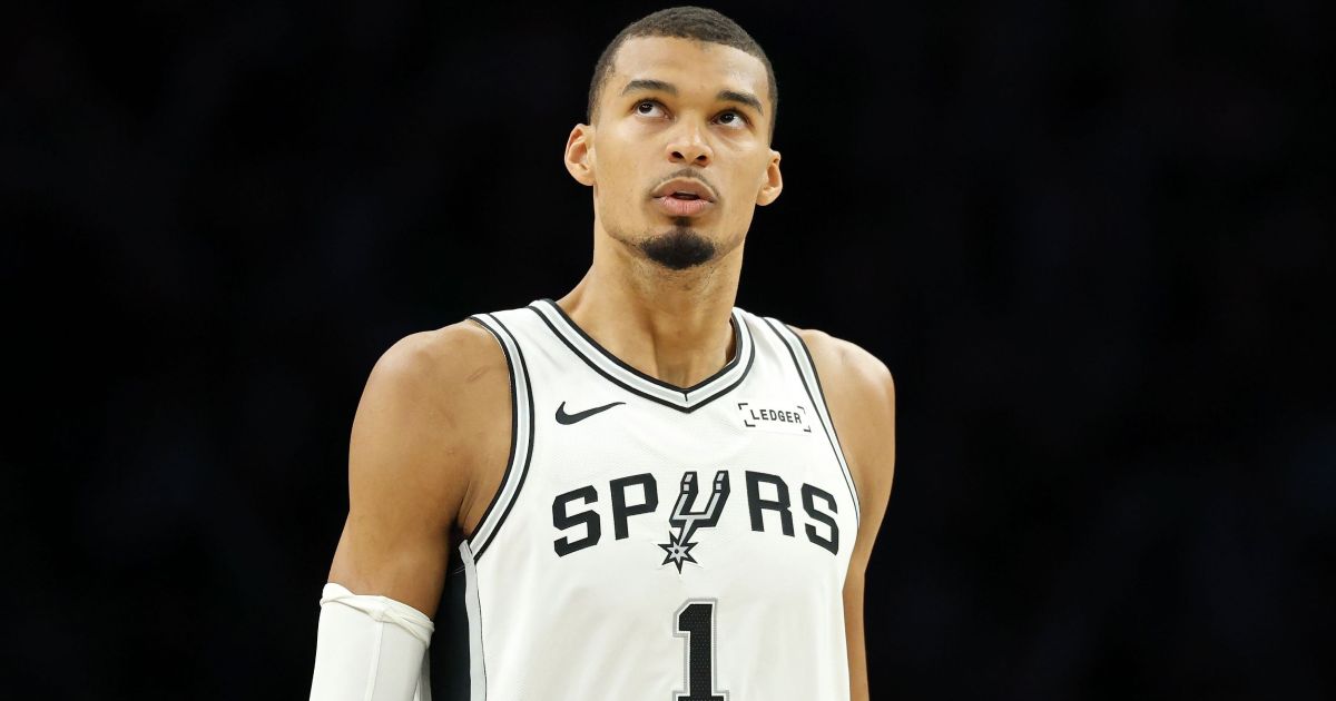 NBA: Wembanyama escapa de punição por cotovelada e disputa Jogo 5 do Spurs