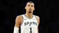 NBA: Wembanyama escapa de punição por cotovelada e disputa Jogo 5 do Spurs