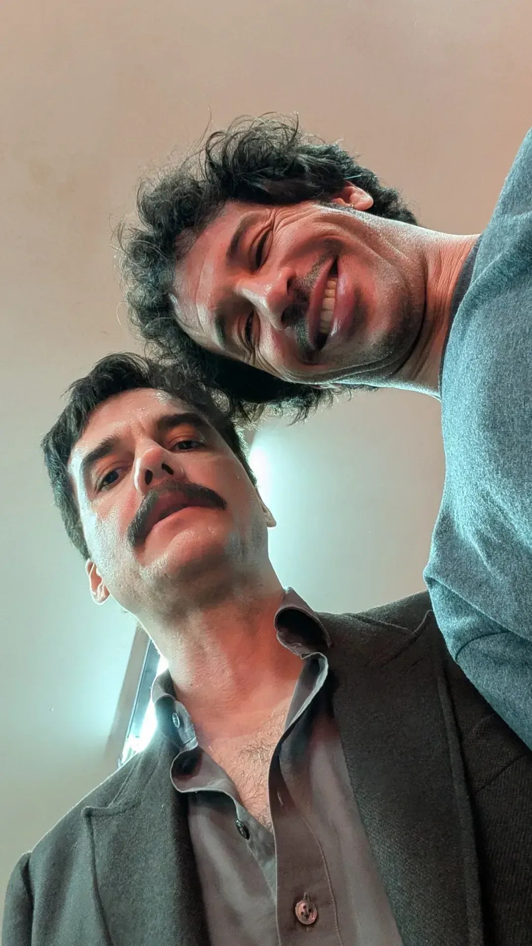 Wagner Moura e Rachid Talidi no set de "Flesh Of The Gods" • Reprodução/Instagram