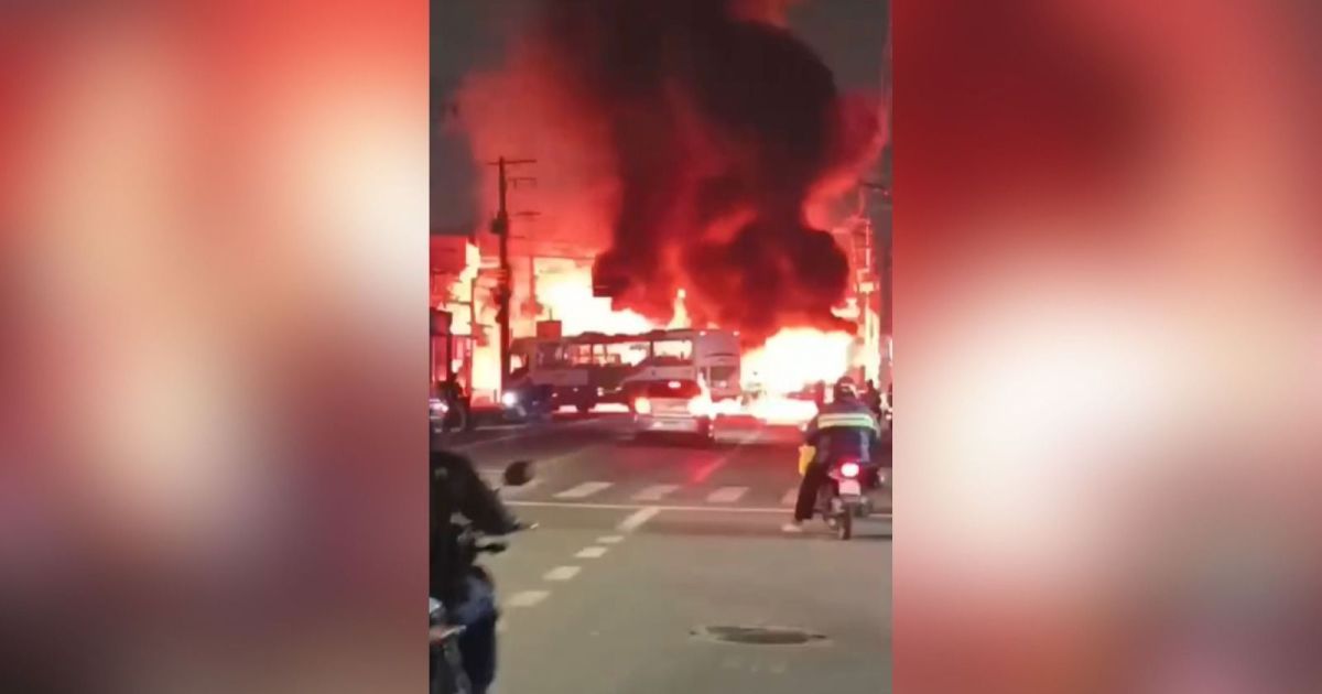 Vídeo: ônibus são incendiados e via é bloqueada em Guarulhos
