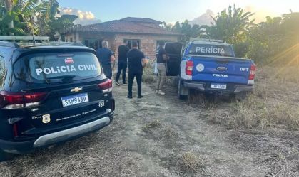 Um homem de 48 anos, identificado como diretor de uma instituição de ensino, foi preso suspeito de estupro de vulnerável nesta terça-feira (5), em Arraial d’Ajuda, distrito de Porto Seguro, destino turístico da Bahia.