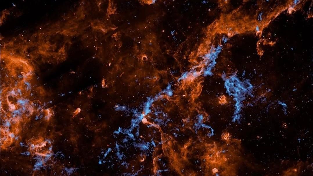 Onda de 10 lados em Saturno: estrutura surgiu recentemente e pode mudar geometria do planeta