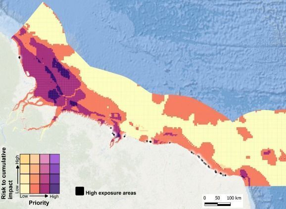 Mapa mostrando a relação espacial entre o risco de impactos cumulativos potenciais e áreas prioritárias de conservação marinha na Margem Equatorial do Brasil • Conservation Letters