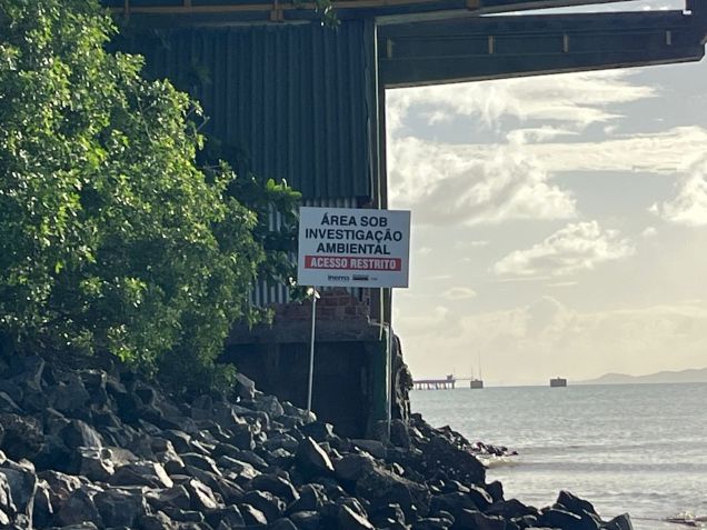 A apreensão tomou conta da rotina de quem vive da praia de São Tomé de Paripe, no Subúrbio Ferroviário de Salvador • Camila Tíssia/CNN Brasil