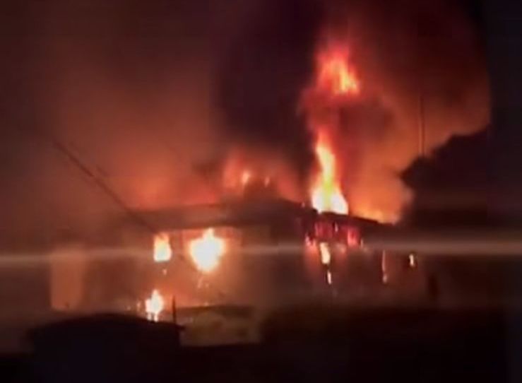 Incêndio atinge galpão no Bom Retiro, no centro de SP