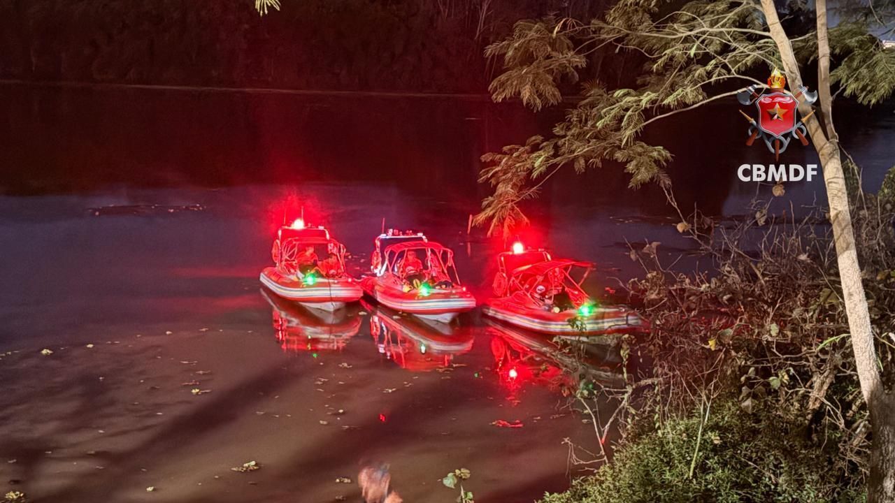 Corpo foi encontrado boiando no Lago Paranoá, nas proximidades da Estação de Tratamento de Esgoto da L4 Norte, em Brasília-DF • Divulgação/CBMDF