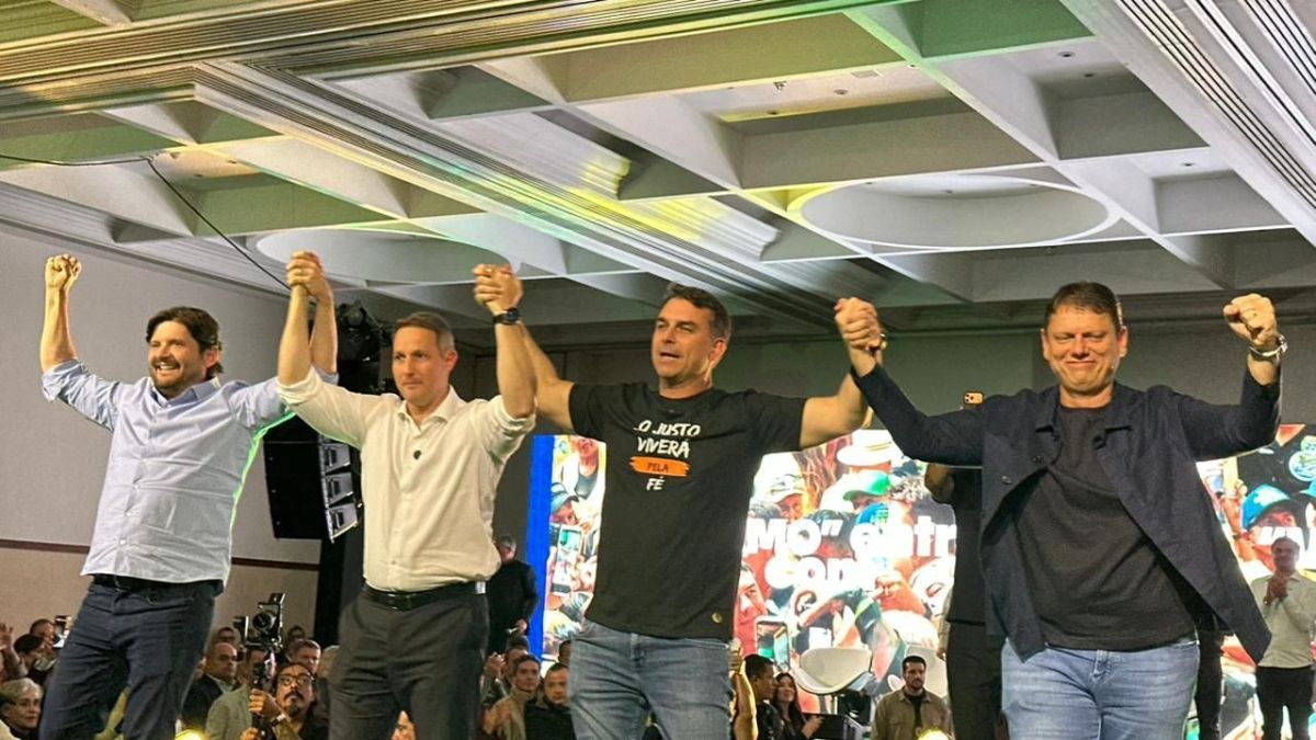 “Agro paga um preço caríssimo da porteira para fora”, diz Zema em MG