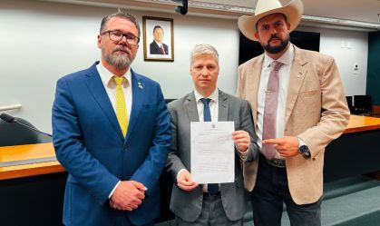Marcel Van Hattem ao lado de Zé Trovão e Marcos Pollon