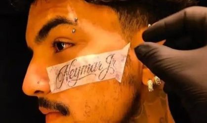 Imagem de destaque do post: Jovem tatua nome de Neymar no rosto após convocação para a Copa do Mundo