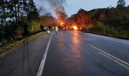 ACIDENTE ÔNIBUS CARRETA