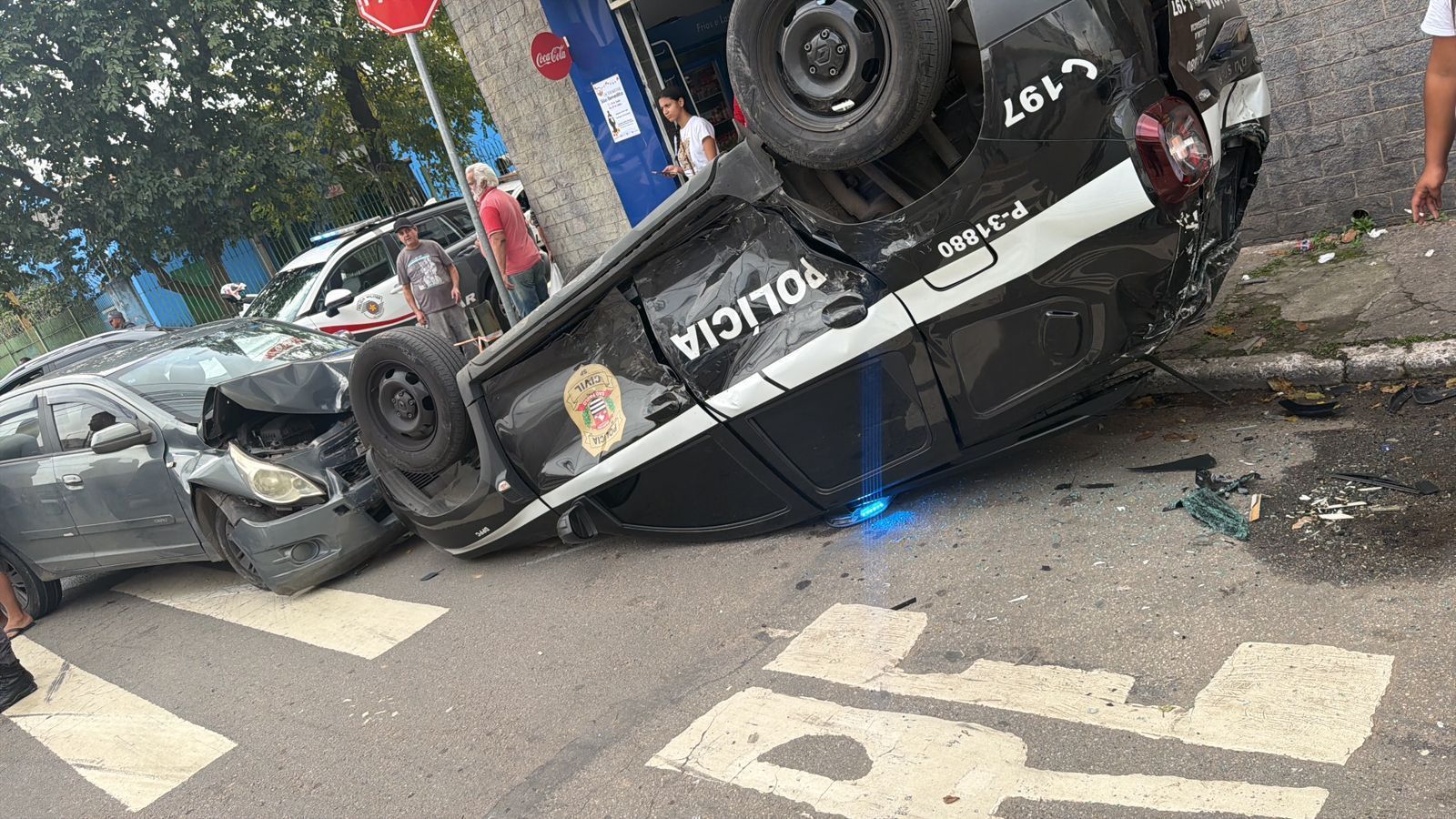 Acidente ocorreu na rua Guajarás • Reprodução