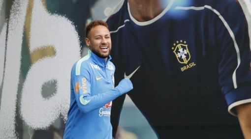 Neymar durante treinamento