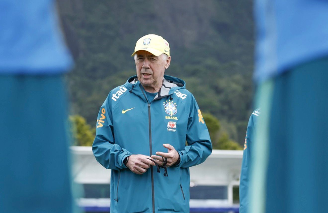 Carlo Ancelotti durante treino nesta sexta-feira (29)