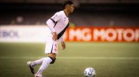 Zagueiro do Vasco marca gol contra pelo segundo jogo consecutivo; veja