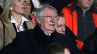 Alex Ferguson, lenda do United, passa mal antes de jogo e é hospitalizado