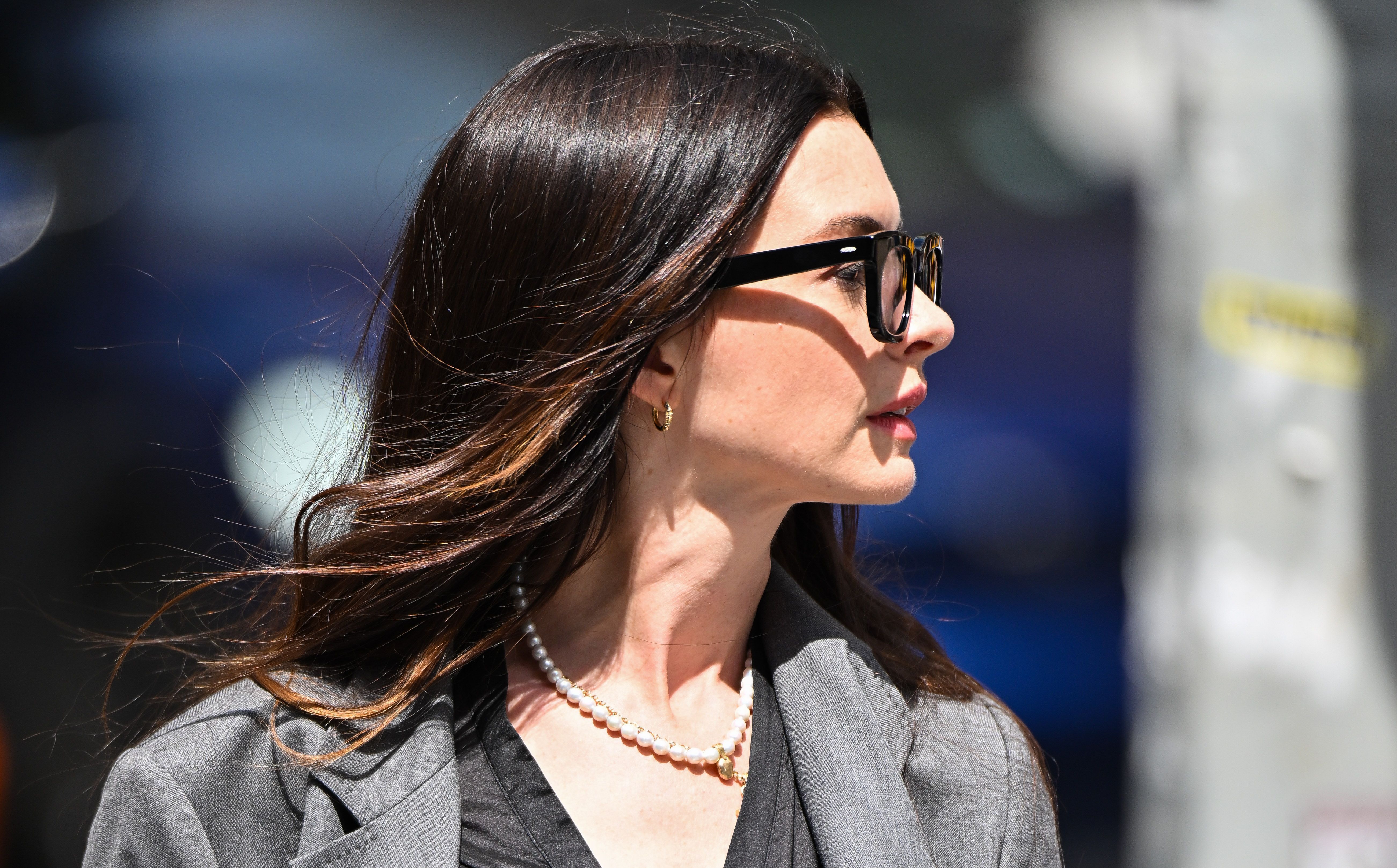 Anne Hathaway nas gravações de "O Diabo Veste Prada 2" • James Devaney/GC Images