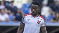 Athletico-PR vira contra o Remo e volta a vencer no Brasileirão