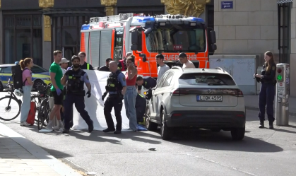 Equipes de emergência prestam atendimento após atropelamento em Leipzig, na Alemanha