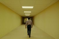 O que são "Backrooms"? Termo tem pico de buscas no Brasil com novo terror