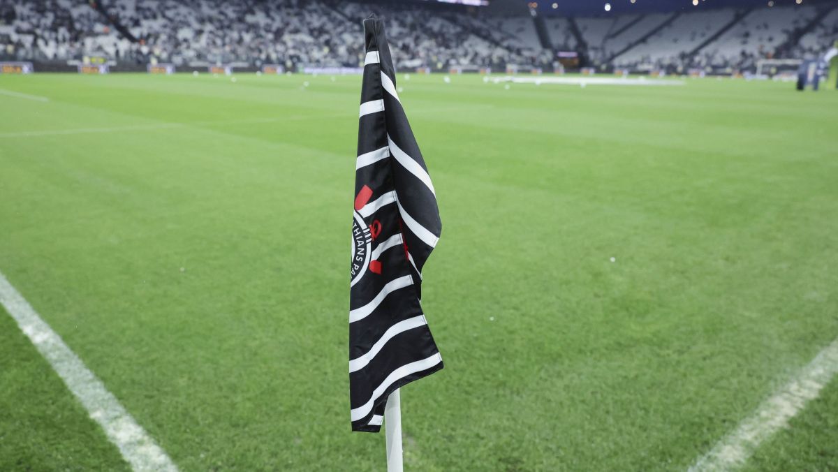 Corinthians é multado após zagueira fazer “publi” durante Hino Nacional