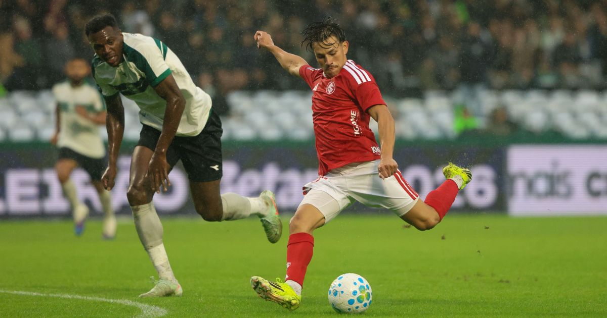Internacional marca no fim do jogo e busca empate contra o Coritiba