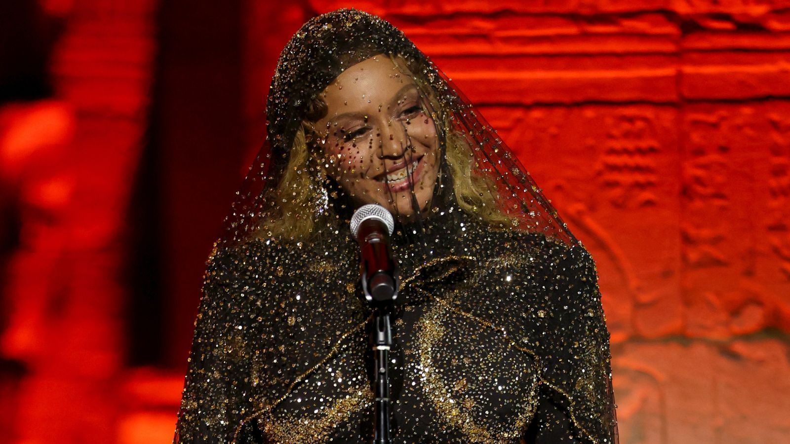 Beyoncé foi uma das anfitriãs do Met Gala 2026