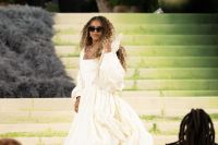 Blue Ivy, filha de Beyoncé, debuta no Met Gala de Balenciaga