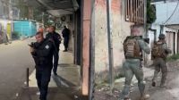PM faz operação para retirar barricadas na Cidade de Deus e Gardênia, no RJ