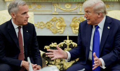 Presidente dos EUA, Donald Trump, e o primeiro-ministro do Canadá, Mark Carney, em 7 de outubro de 2025