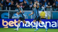Em jogo movimentado, Grêmio vence e empurra Santos para o Z4 do Brasileirão