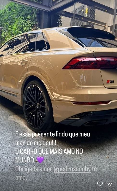 Cintia Dicker ganhou um carro do marido, Pedro Scooby • Reprodução/Instagram/Cintia Dicker