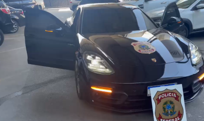 Polícia Federal apreendeu um Porsche preto, carro clasifficado como um veículo de luxo, que teria sido recentemente adqudiro pelo deputado estadual Thiago Rangel