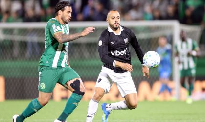 Lance de Chapecoense x Botafogo pela Copa do Brasil
