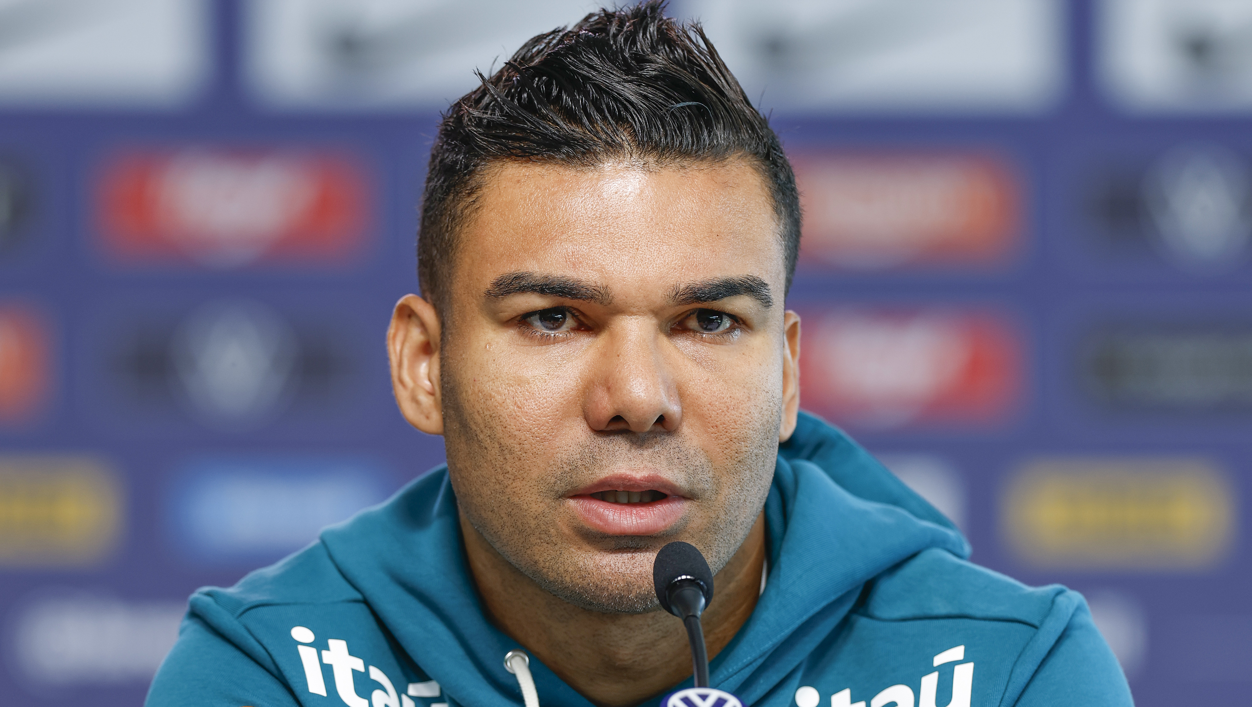 Casemiro durante coletiva na Granja Comary