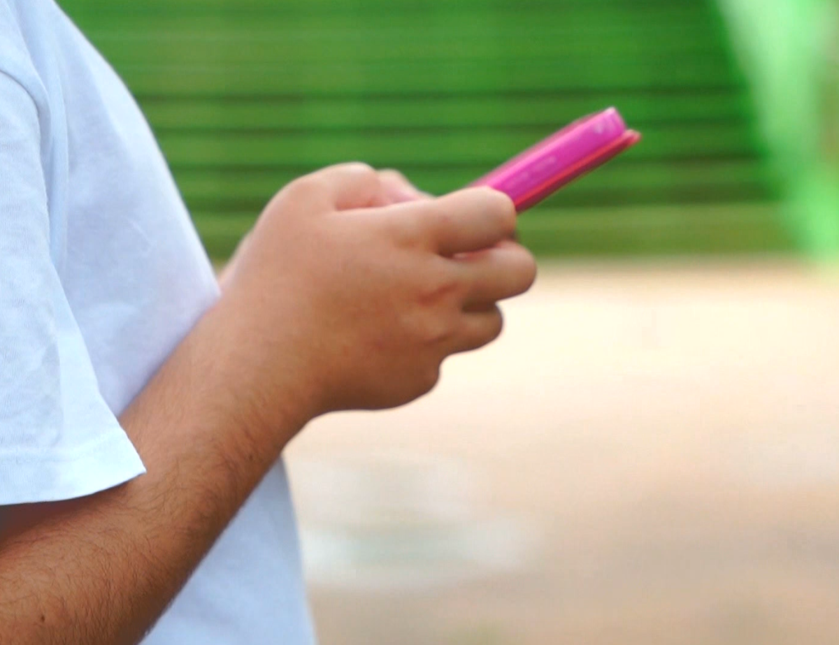 Estudo aponta como agressores aliciam adolescentes na internet