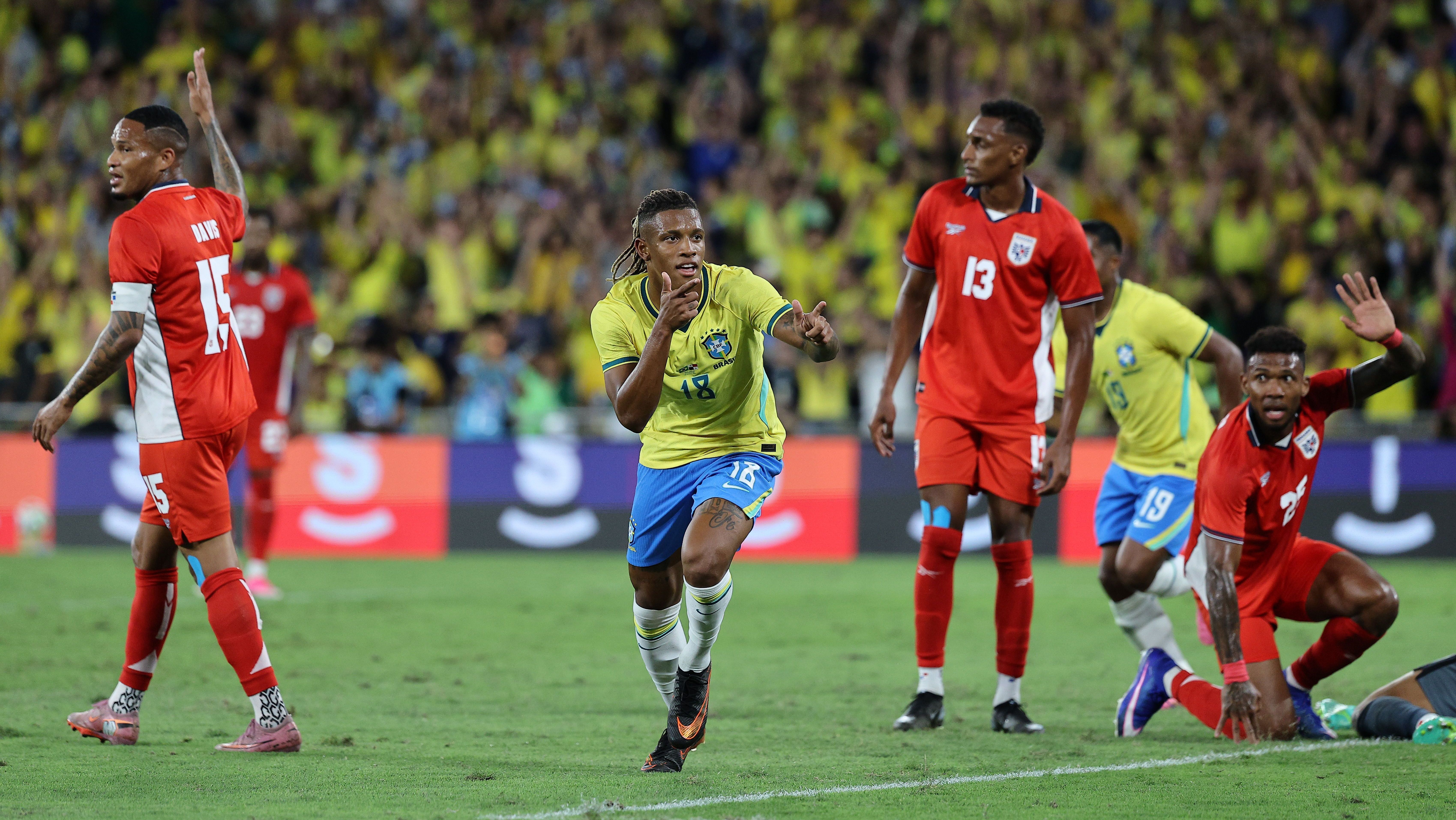 Danilo Santos comemorando o seu gol em Brasil x Panamá