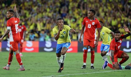 Danilo Santos comemorando o seu gol em Brasil x Panamá