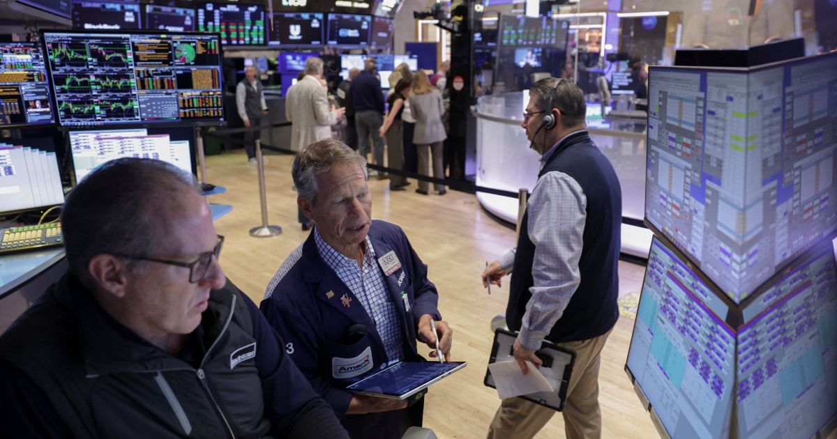 Wall Street abre em alta e Dow Jones atinge recorde intradiário