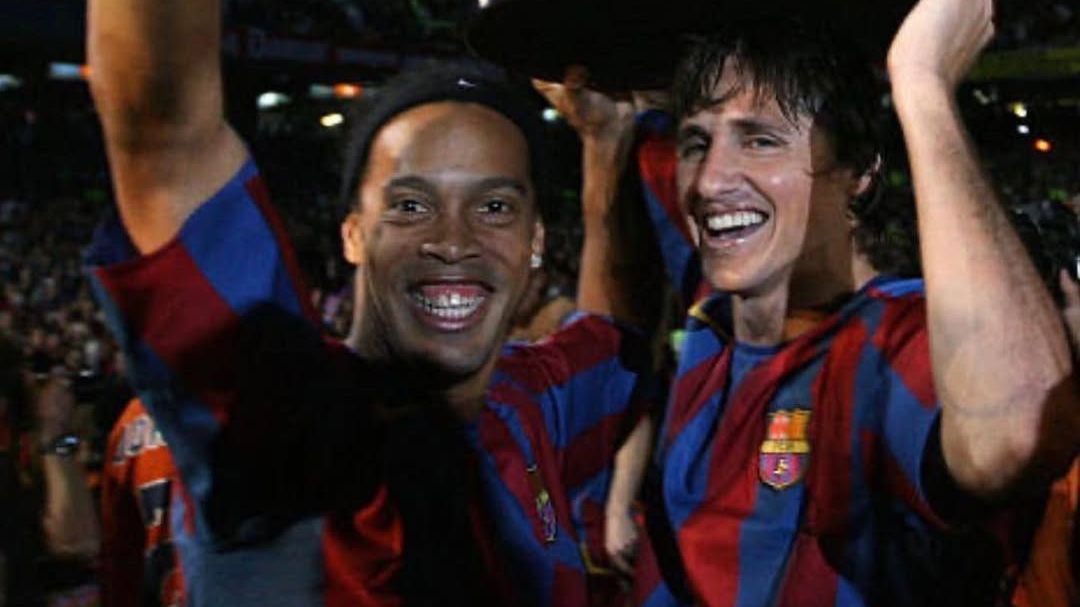 Ronaldinho Gaúcho e Edmílson comemorando título pelo Barcelona