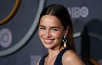 Emilia Clarke desabafa sobre sequelas ocultas de hemorragias cerebrais