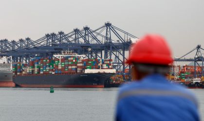Navio de carga de contêineres no porto de Yantian, em Shenzhen, China, em 9 de maio de 2025