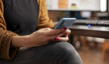 Imagem de destaque do post: Celular sem internet melhora a felicidade e o foco, mostra estudo