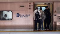 Maior ferrovia de passageiros dos EUA entra em greve e afeta região de NY