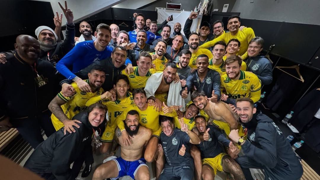 A festa do elenco do Mirassol, classificado para as oitavas de final da Libertadores em sua primeira participação