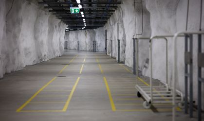 Um túnel de abastecimento na instalação de defesa civil de Merihaka, no centro de Helsinque. O bunker de Merihaka é usado como instalação esportiva e de lazer em tempos de paz. Em caso de emergência, pode abrigar até 6.000 pessoas.
