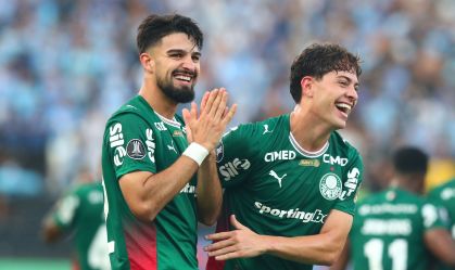 Flaco López, do Palmeiras, celebra gol contra o Sporting Cristal